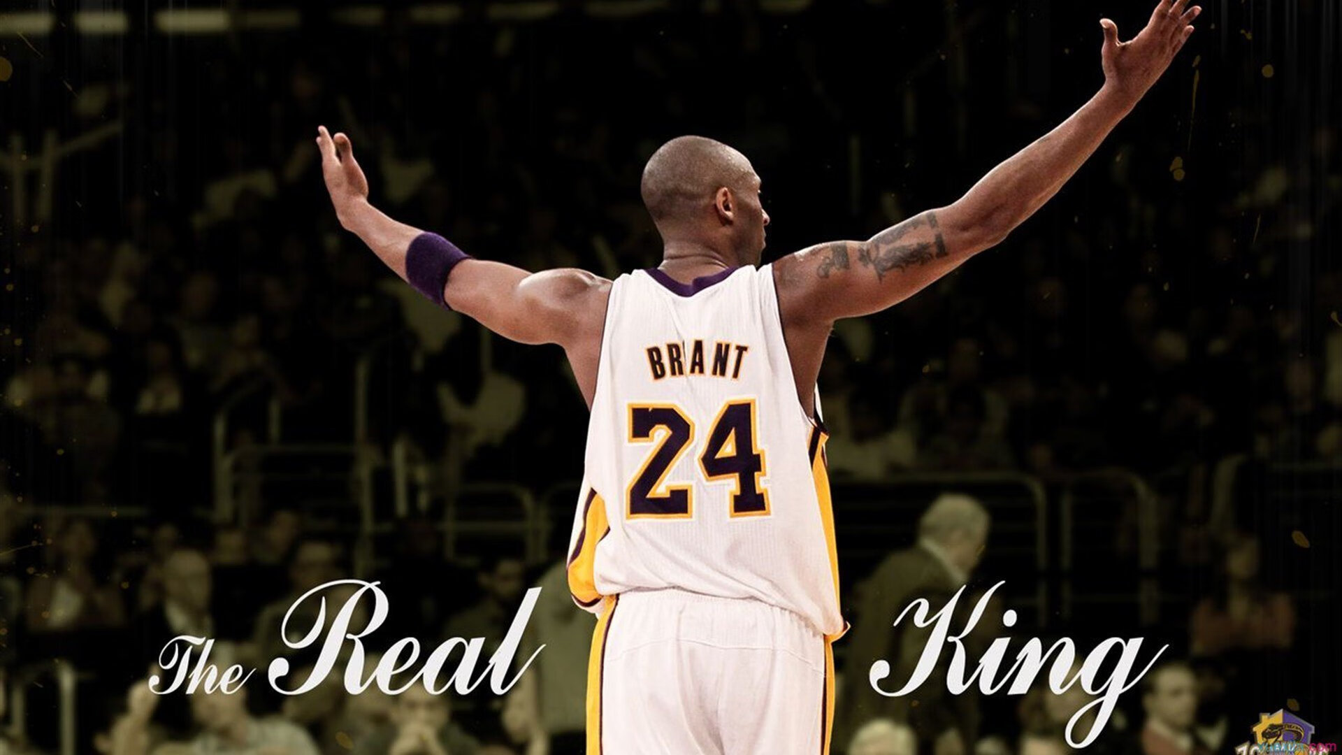 战术调整首场状态出色,雄鹿观众沸腾!,杜兰特重返赛场再创辉煌时刻